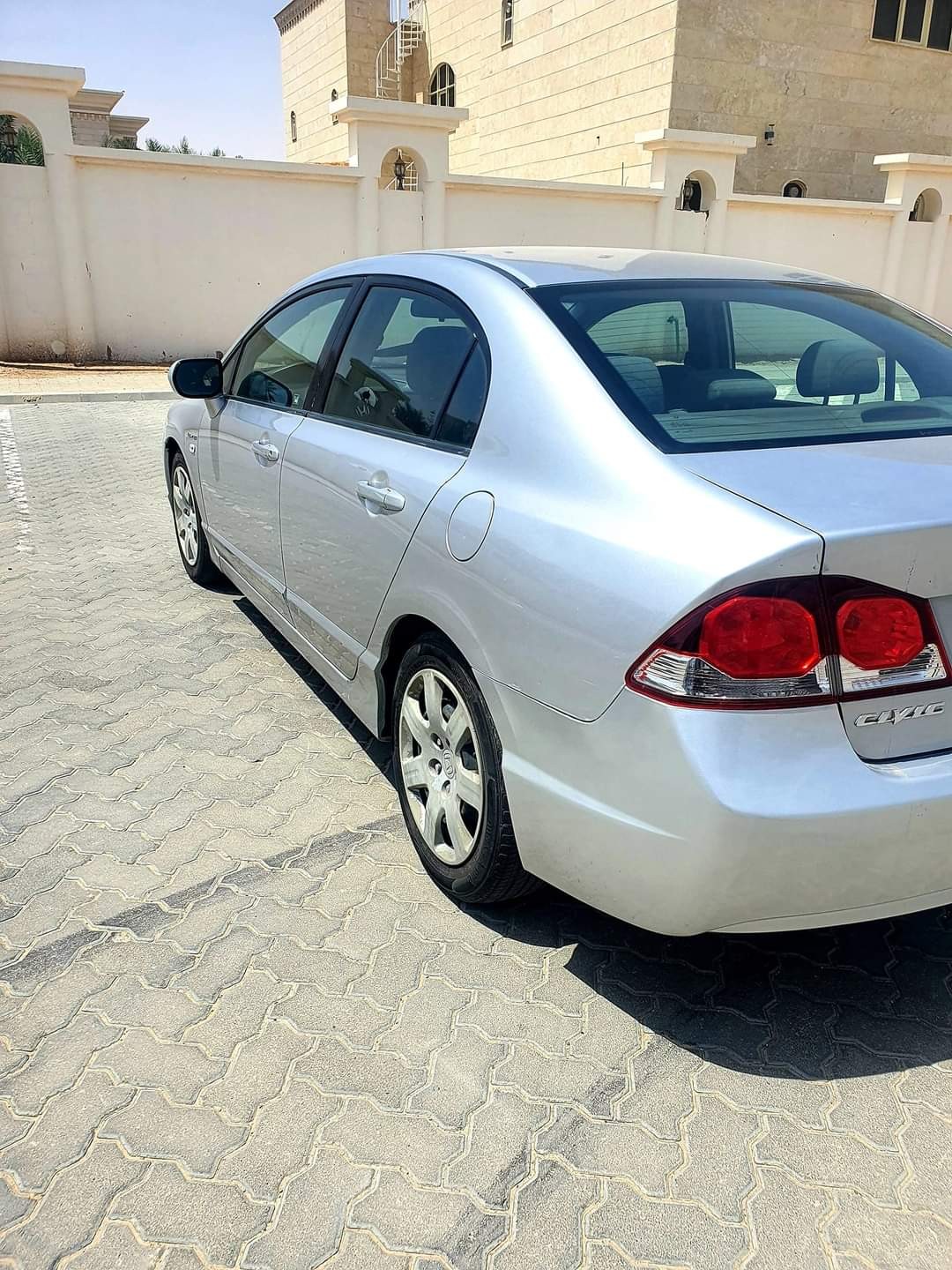 Well-Maintained 2009 Honda Civic Offered for 8,000 Dirhams