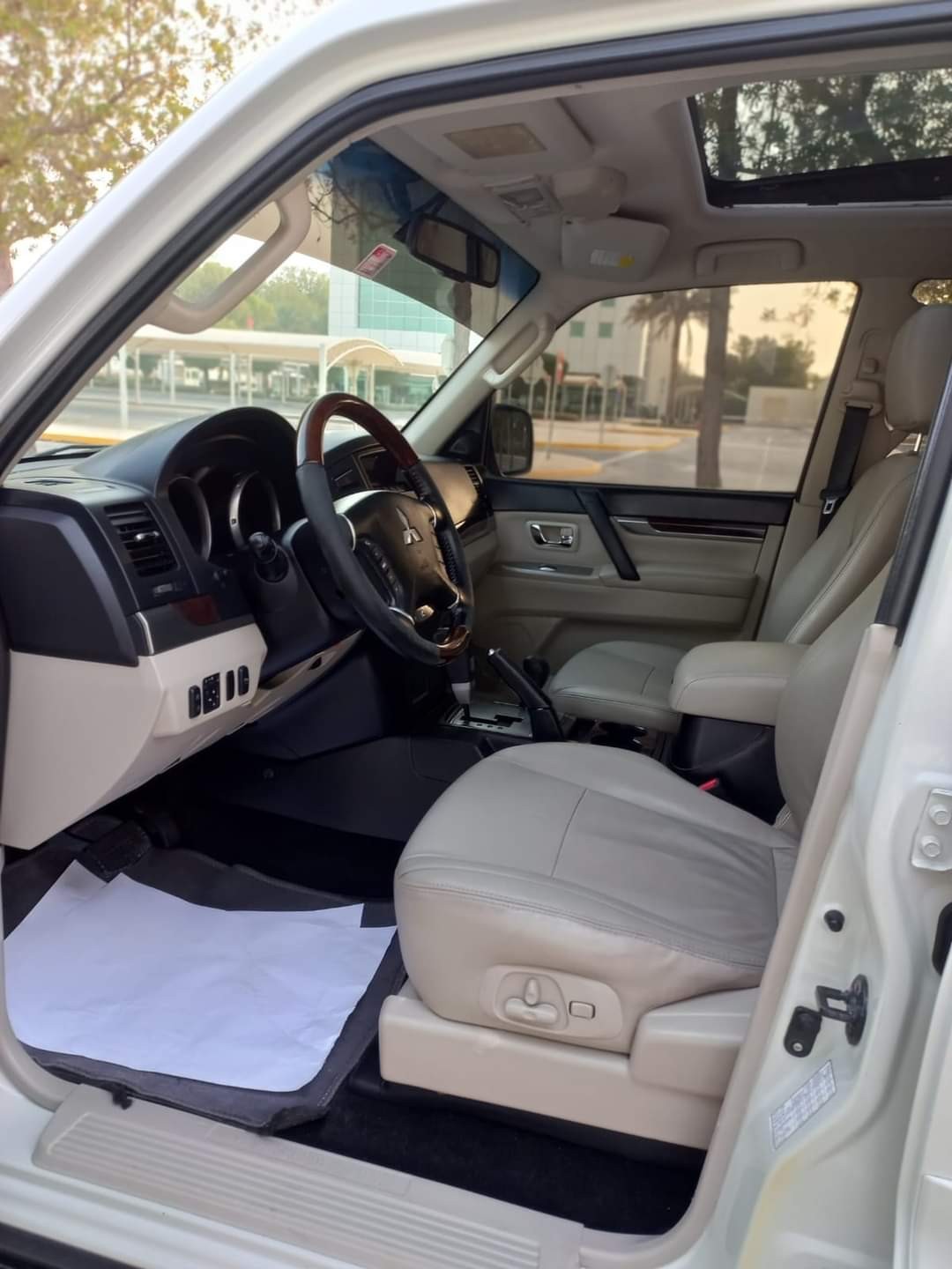 Mitsubishi Pajero 2011 for only 8,000 aed