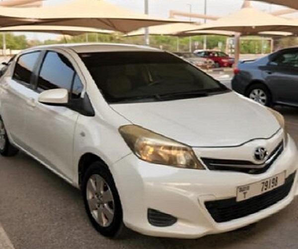 Toyota-Yaris-2012